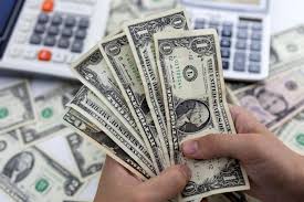 US Dollar at One-Month Low: What It Means for UAE Expats Sending Money